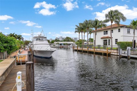 Villa ou maison à vendre à Pompano Beach, Floride: 3 chambres, 179.67 m2 № 2041853 - photo 16