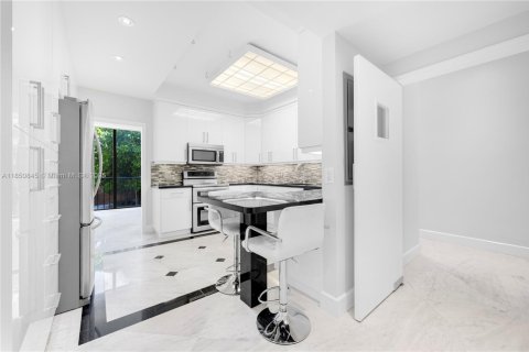 Townhouse in Miami, Florida 4 bedrooms, 340.86 sq.m. № 2022433 - photo 9