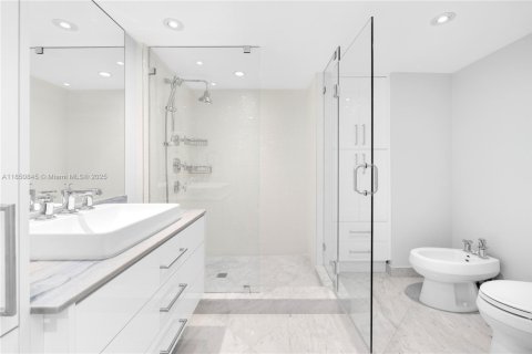 Townhouse in Miami, Florida 4 bedrooms, 340.86 sq.m. № 2022433 - photo 22