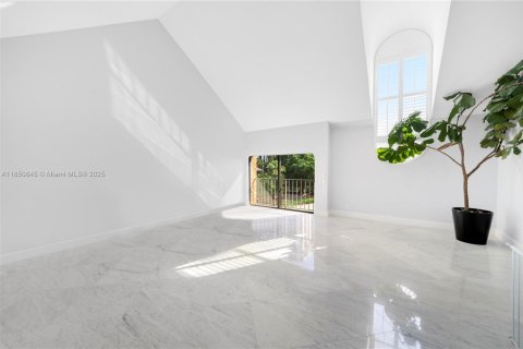 Townhouse in Miami, Florida 4 bedrooms, 340.86 sq.m. № 2022433 - photo 30