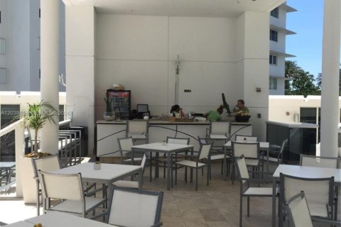Condo in Bal Harbour, Florida  № 2089573 - photo 11