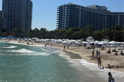 Condo in Bal Harbour, Florida  № 2089573 - photo 15