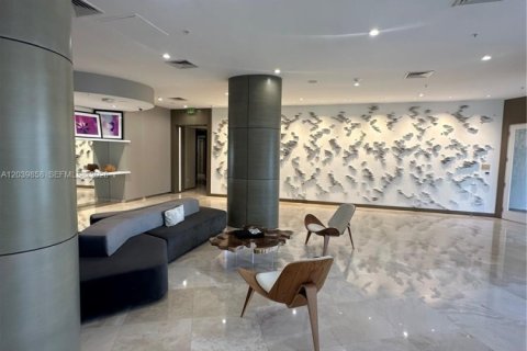 Condo in Bal Harbour, Florida  № 2089573 - photo 17