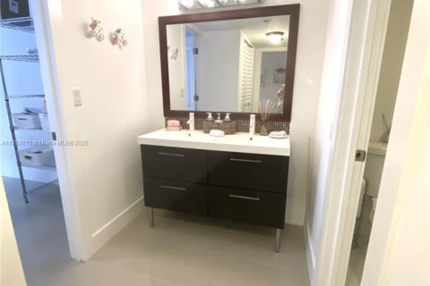 Copropriété à vendre à Aventura, Floride: 2 chambres, 92.34 m2 № 1872458 - photo 18