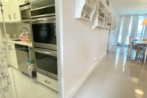 Copropriété à vendre à Aventura, Floride: 2 chambres, 92.34 m2 № 1872458 - photo 3