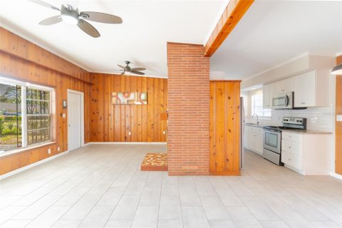 Villa ou maison à louer à Winter Haven, Floride: 2 chambres, 107.02 m2 № 2167714 - photo 3