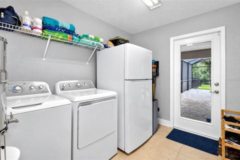 House in Sorrento, Florida 4 bedrooms, 264.21 sq.m. № 2423630 - photo 25