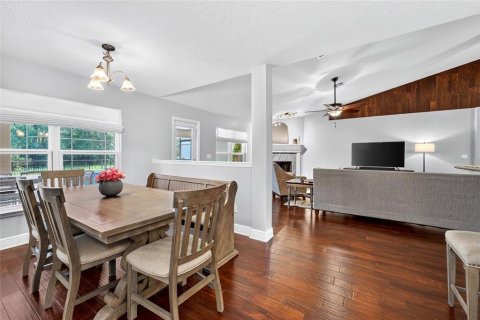 House in Sorrento, Florida 4 bedrooms, 264.21 sq.m. № 2423630 - photo 11
