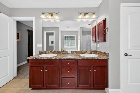 House in Sorrento, Florida 4 bedrooms, 264.21 sq.m. № 2423630 - photo 17