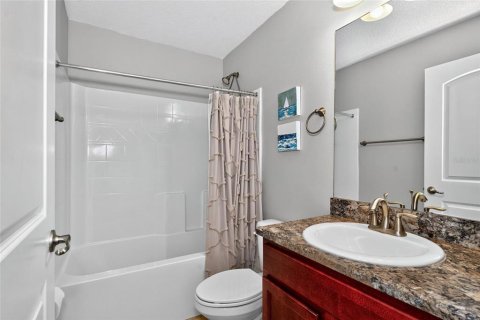 House in Sorrento, Florida 4 bedrooms, 264.21 sq.m. № 2423630 - photo 24