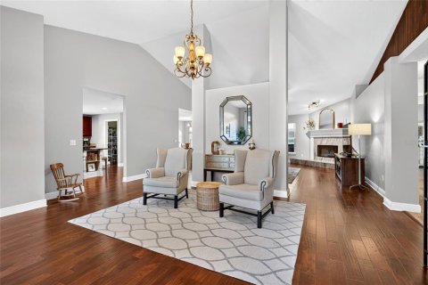 House in Sorrento, Florida 4 bedrooms, 264.21 sq.m. № 2423630 - photo 4