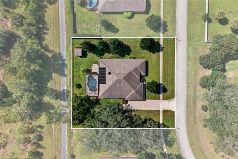 House in Sorrento, Florida 4 bedrooms, 264.21 sq.m. № 2423630 - photo 2
