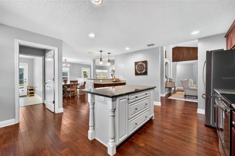 House in Sorrento, Florida 4 bedrooms, 264.21 sq.m. № 2423630 - photo 13