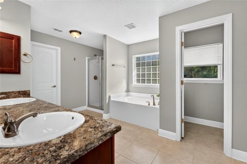 House in Sorrento, Florida 4 bedrooms, 264.21 sq.m. № 2423630 - photo 18