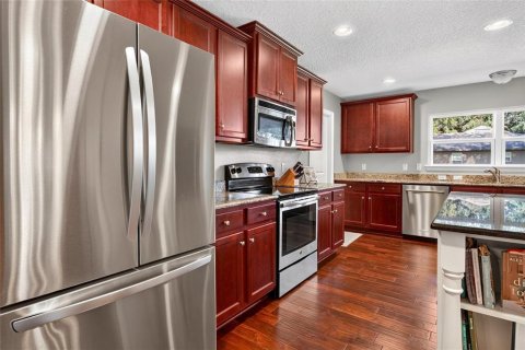 House in Sorrento, Florida 4 bedrooms, 264.21 sq.m. № 2423630 - photo 14