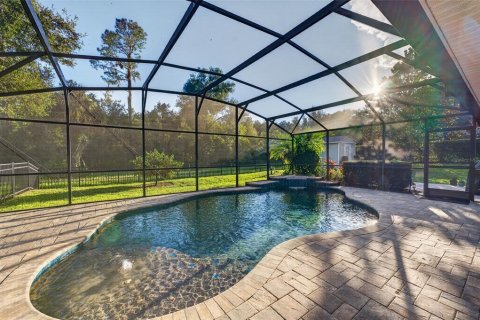 House in Sorrento, Florida 4 bedrooms, 264.21 sq.m. № 2423630 - photo 3