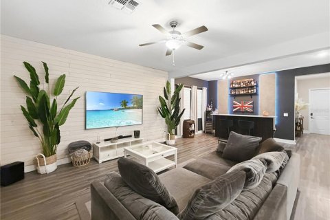 Casa en venta en Tampa, Florida, 5 dormitorios, 337.79 m2 № 2386564 - foto 9