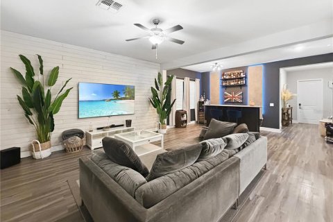 Casa en venta en Tampa, Florida, 5 dormitorios, 337.79 m2 № 2386564 - foto 4