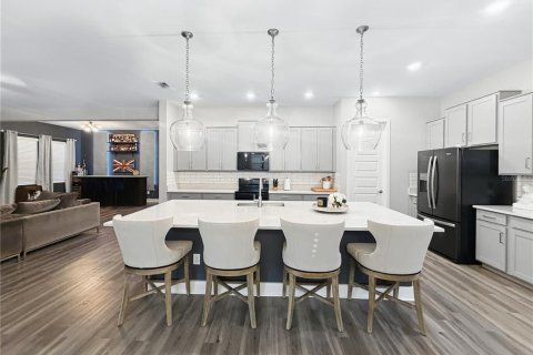 Casa en venta en Tampa, Florida, 5 dormitorios, 337.79 m2 № 2386564 - foto 5