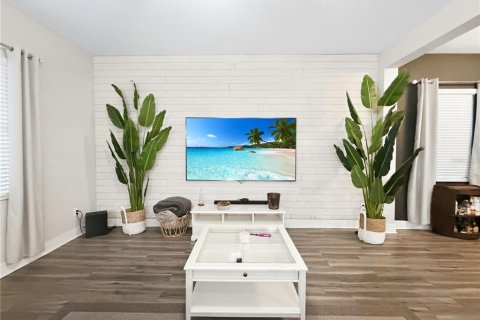 Casa en venta en Tampa, Florida, 5 dormitorios, 337.79 m2 № 2386564 - foto 10