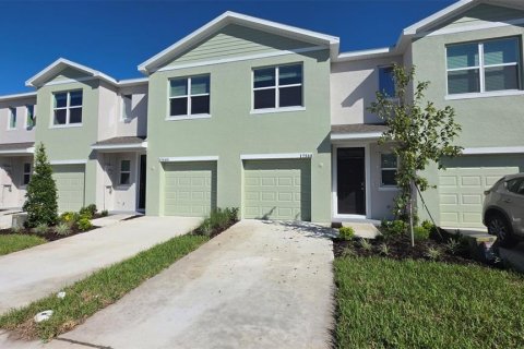 Townhouse in Land O' Lakes, Florida 3 bedrooms, 135.92 sq.m. № 2364838