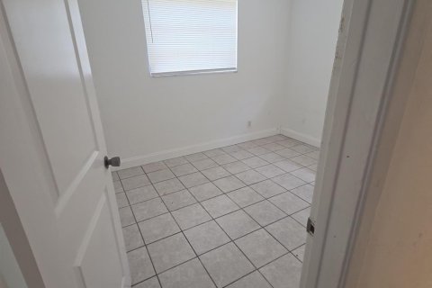 House in Pompano Beach, Florida 2 bedrooms, 103.77 sq.m. № 2269594 - photo 4