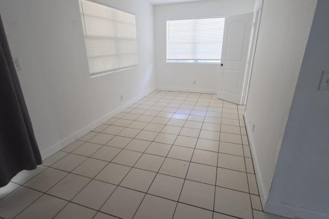 House in Pompano Beach, Florida 2 bedrooms, 103.77 sq.m. № 2269594 - photo 3