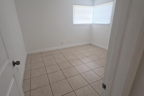 House in Pompano Beach, Florida 2 bedrooms, 103.77 sq.m. № 2269594 - photo 9