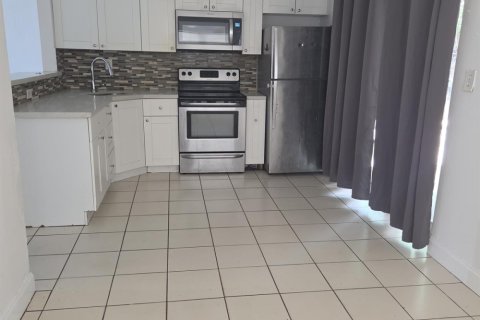 House in Pompano Beach, Florida 2 bedrooms, 103.77 sq.m. № 2269594 - photo 8