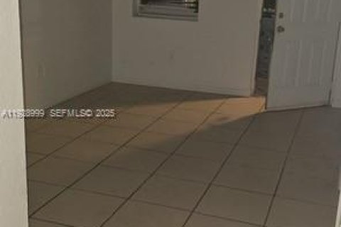 Appartement à louer à Homestead, Floride: 2 chambres, 627.28 m2 № 1987331 - photo 6