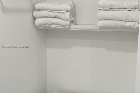 Condo in Bal Harbour, Florida, 3 bedrooms № 1957568 - photo 9