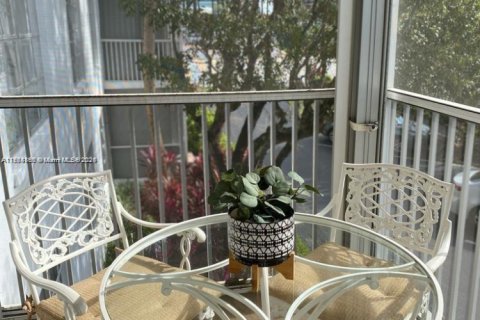 Condo in Bal Harbour, Florida, 3 bedrooms № 1957568 - photo 16