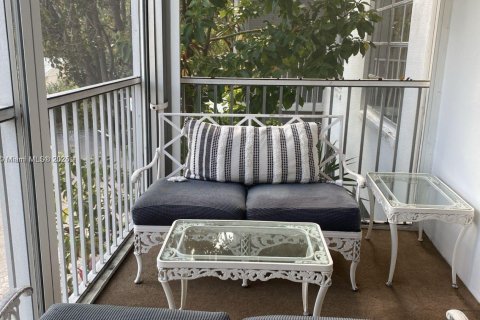 Condo in Bal Harbour, Florida, 3 bedrooms № 1957568 - photo 15