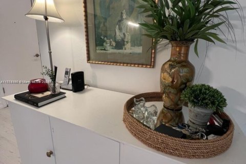 Condo in Bal Harbour, Florida, 3 bedrooms № 1957568 - photo 3