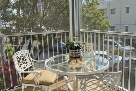 Condo in Bal Harbour, Florida, 3 bedrooms № 1957568 - photo 17