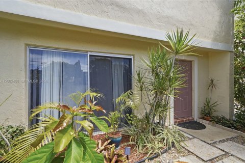 Condo in Coral Springs, Florida, 3 bedrooms  № 2066908 - photo 3