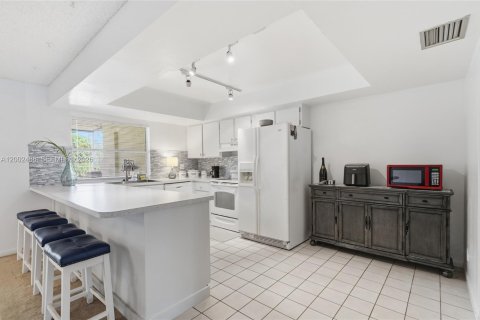 Condo in Coral Springs, Florida, 3 bedrooms  № 2066908 - photo 11