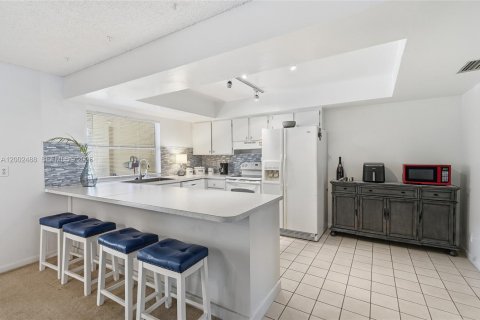 Condo in Coral Springs, Florida, 3 bedrooms  № 2066908 - photo 14