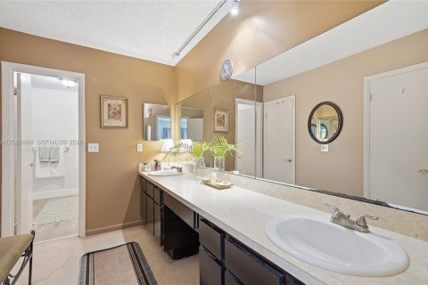 Condo in Coral Springs, Florida, 3 bedrooms  № 2066908 - photo 30