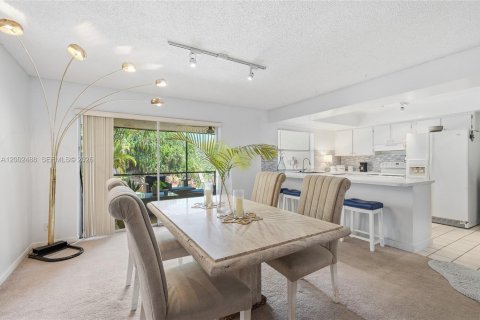 Condo in Coral Springs, Florida, 3 bedrooms  № 2066908 - photo 16