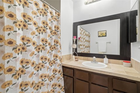 Condo in Coral Springs, Florida, 3 bedrooms  № 2066908 - photo 24