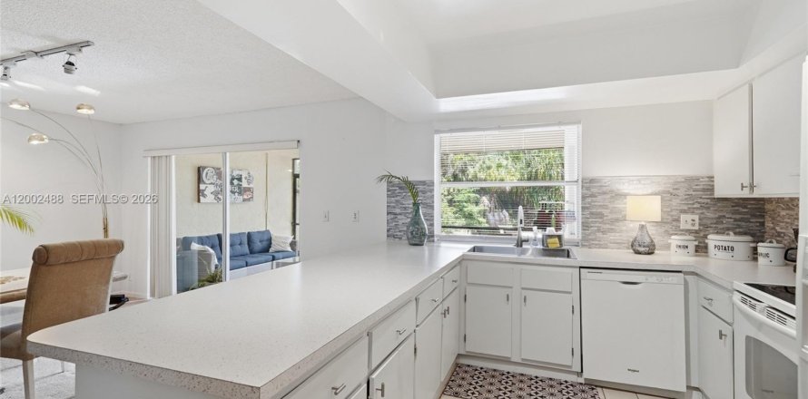 Condo in Coral Springs, Florida, 3 bedrooms  № 2066908