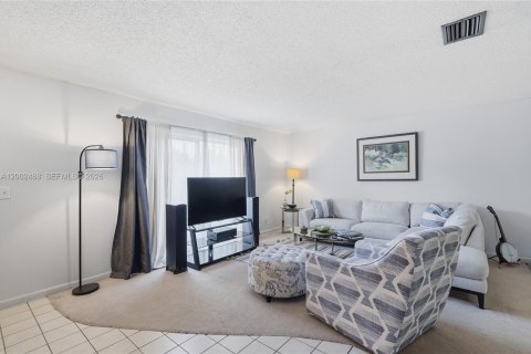 Condo in Coral Springs, Florida, 3 bedrooms  № 2066908 - photo 6