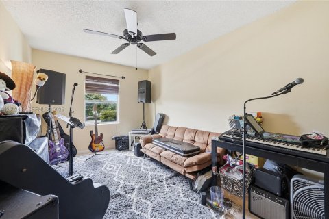Condo in Coral Springs, Florida, 3 bedrooms  № 2066908 - photo 19