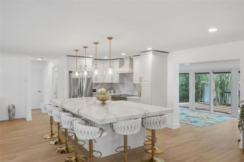 House in Saint Petersburg, Florida 4 bedrooms, 172.8 sq.m. № 2216218 - photo 21