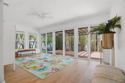 House in Saint Petersburg, Florida 4 bedrooms, 172.8 sq.m. № 2216218 - photo 22