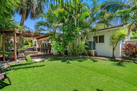 House in Saint Petersburg, Florida 4 bedrooms, 172.8 sq.m. № 2216218 - photo 23