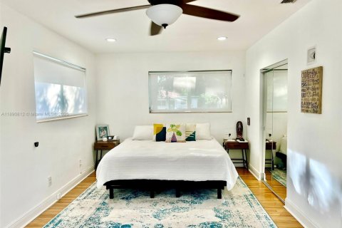 House in West Miami, Florida 4 bedrooms, 151.43 sq.m. № 1944097 - photo 12