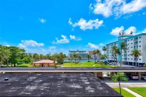 Condominio en alquiler en Largo, Florida, 1 dormitorio, 79.9 m2 № 1750771 - foto 21