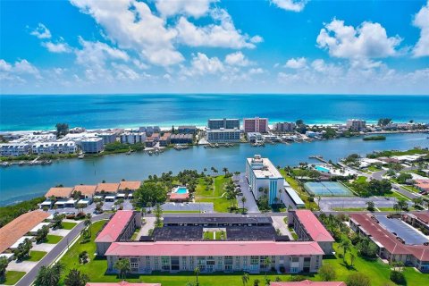 Condominio en alquiler en Largo, Florida, 1 dormitorio, 79.9 m2 № 1750771 - foto 1
